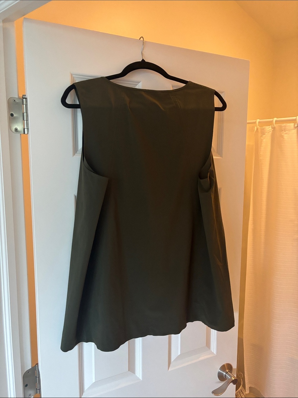 Women’s stretch satin Athleta Olive Sleeveless Tank Top - Picture 3 of 3